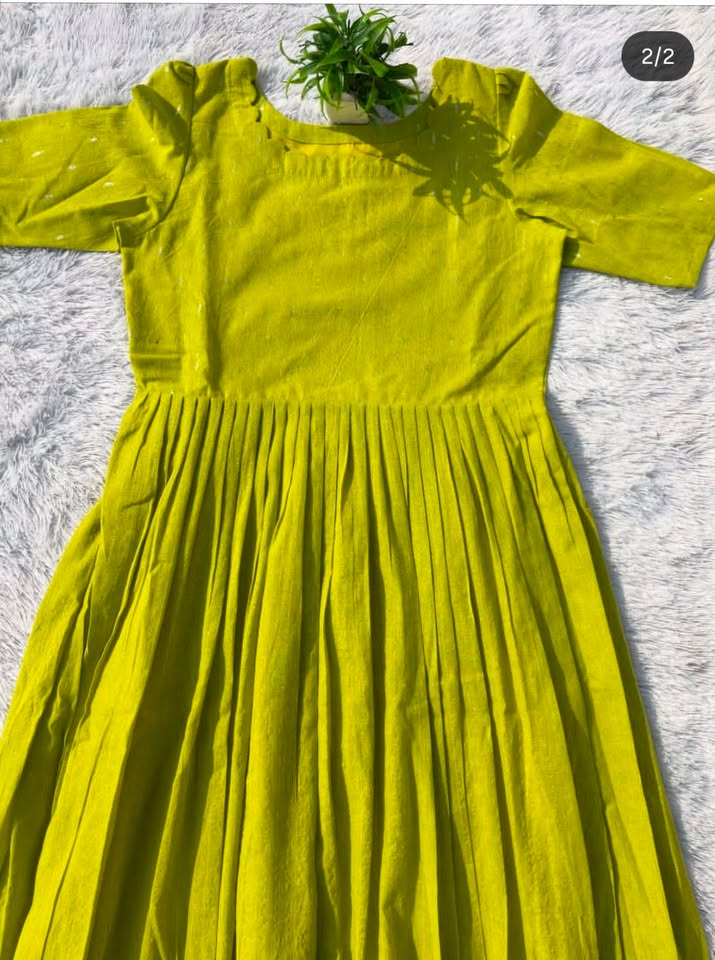 MX34 [ The vibrant light parrot green with a hint of lime yellow