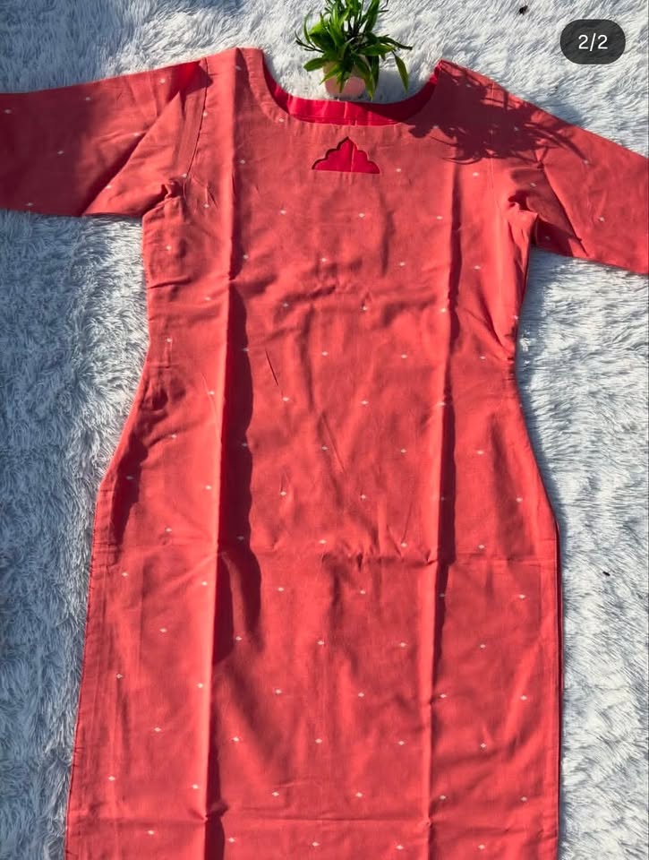 LSV 455 [ Statement neck design that steals the spotlight ]