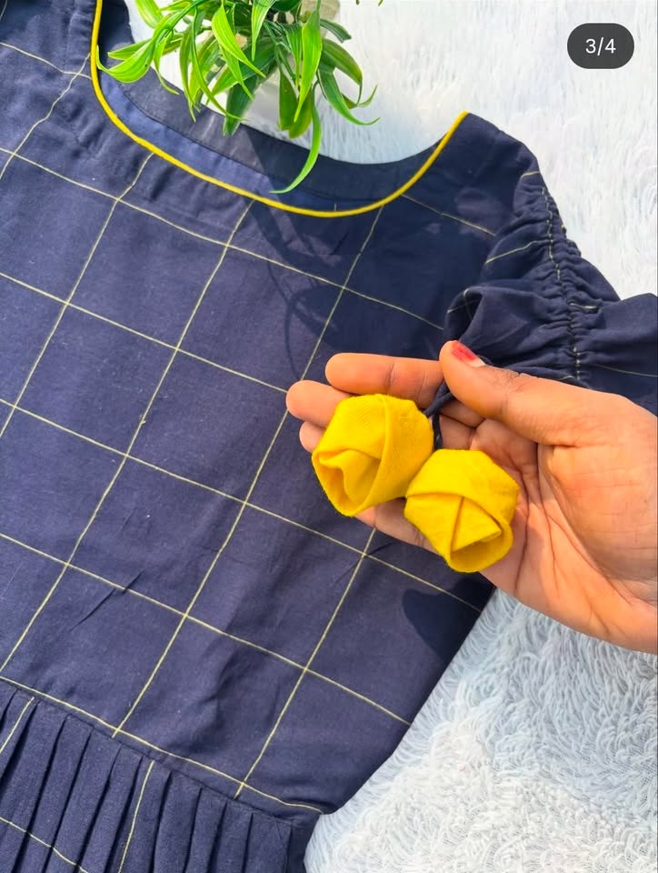 MX26 [ Deep navy elegance finished with sunshine yellow rose buds ]