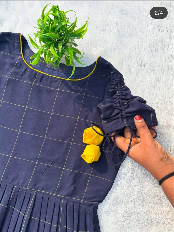 MX26 [ Deep navy elegance finished with sunshine yellow rose buds ]