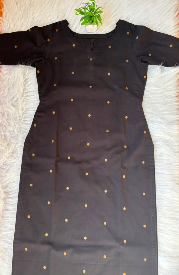 KS 18 [ Experience the luxury of this black lurex set ]
