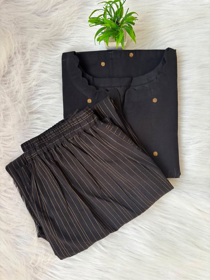 KS 18 [ Experience the luxury of this black lurex set ]