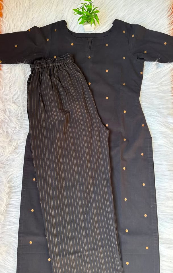 KS 18 [ Experience the luxury of this black lurex set ]