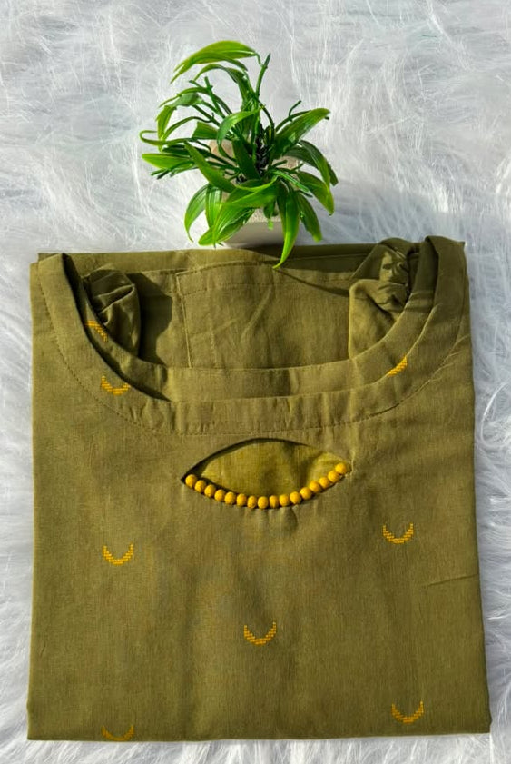 LSV 500 [ Soft olive. Tiny golden moons. Pure comfort. ]