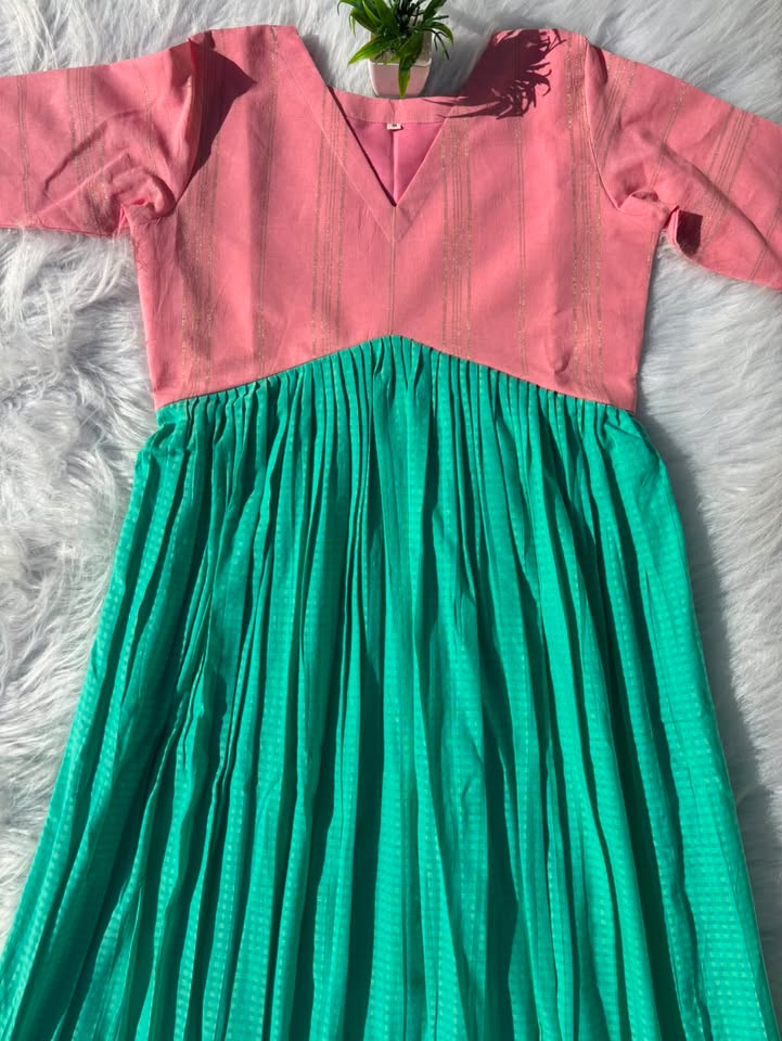 MX 44 [ Soft peach pink meets vibrant teal ]