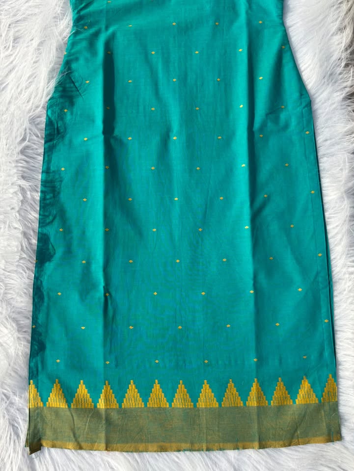 LSV 514 [ The handcrafted pleated contrast neck design is the highlight of the elegant kurti ]