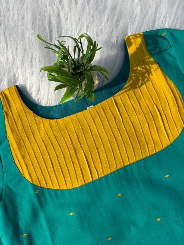 LSV 514 [ The handcrafted pleated contrast neck design is the highlight of the elegant kurti ]