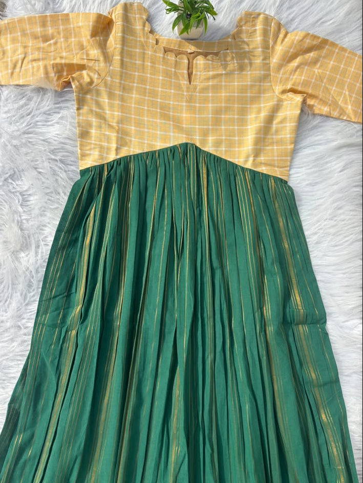 MX 51 [ A luxurious blend of golden warmth and deep emerald grace ]