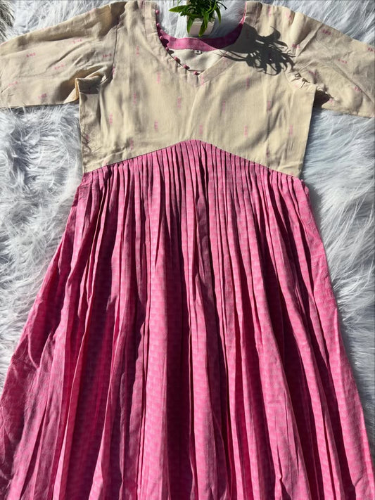MX 57 [ A graceful alia cut with flowing pleated silhouette ]