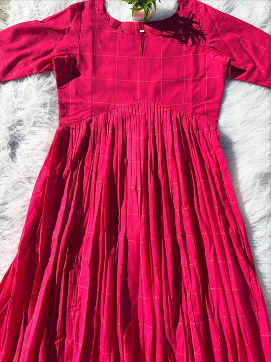 MX 58 [ Rich pink tones, delicate checks and beautifully gathered pleats ]