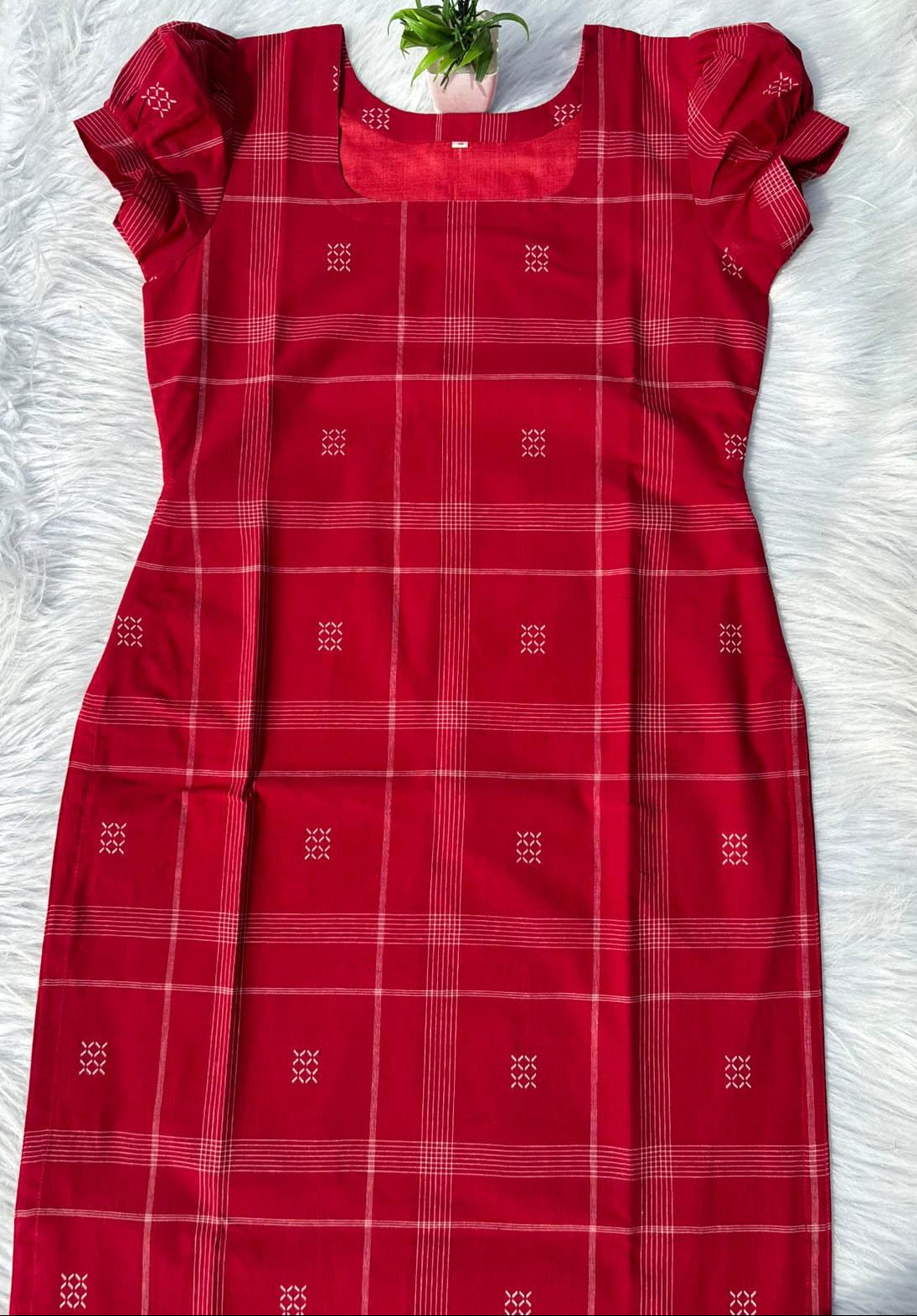 LSV 543 [ Every day elegance in cherry red ]